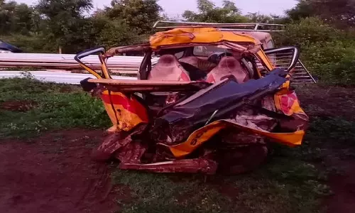 പൂനെയിൽ കാർ കണ്ടെയ്‌നറുമായി കൂട്ടിയിടിച്ചു; ഒരു കുടുംബത്തിലെ അഞ്ച് പേർക്ക് ദാരുണാന്ത്യം