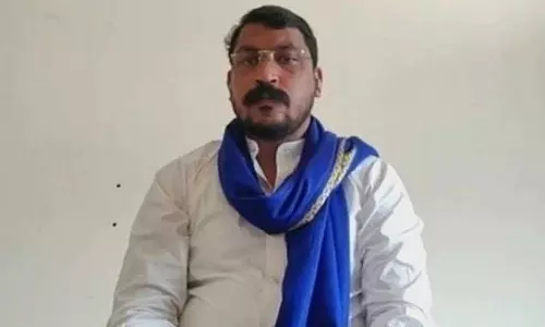 ദലിത് വിദ്യാർഥിയുടെ കുടുംബത്തെ കാണാനെത്തിയ ഭീം ആർമി നേതാവ് ചന്ദ്രശേഖർ ആസാദ് രാജസ്ഥാനിൽ കസ്റ്റഡിയിൽ ദലിത് വിദ്യാർഥിയുടെ കുടുംബത്തെ കാണാനെത്തിയ ഭീം ആർമി നേതാവ് ചന്ദ്രശേഖർ ആസാദ് രാജസ്ഥാനിൽ കസ്റ്റഡിയിൽ