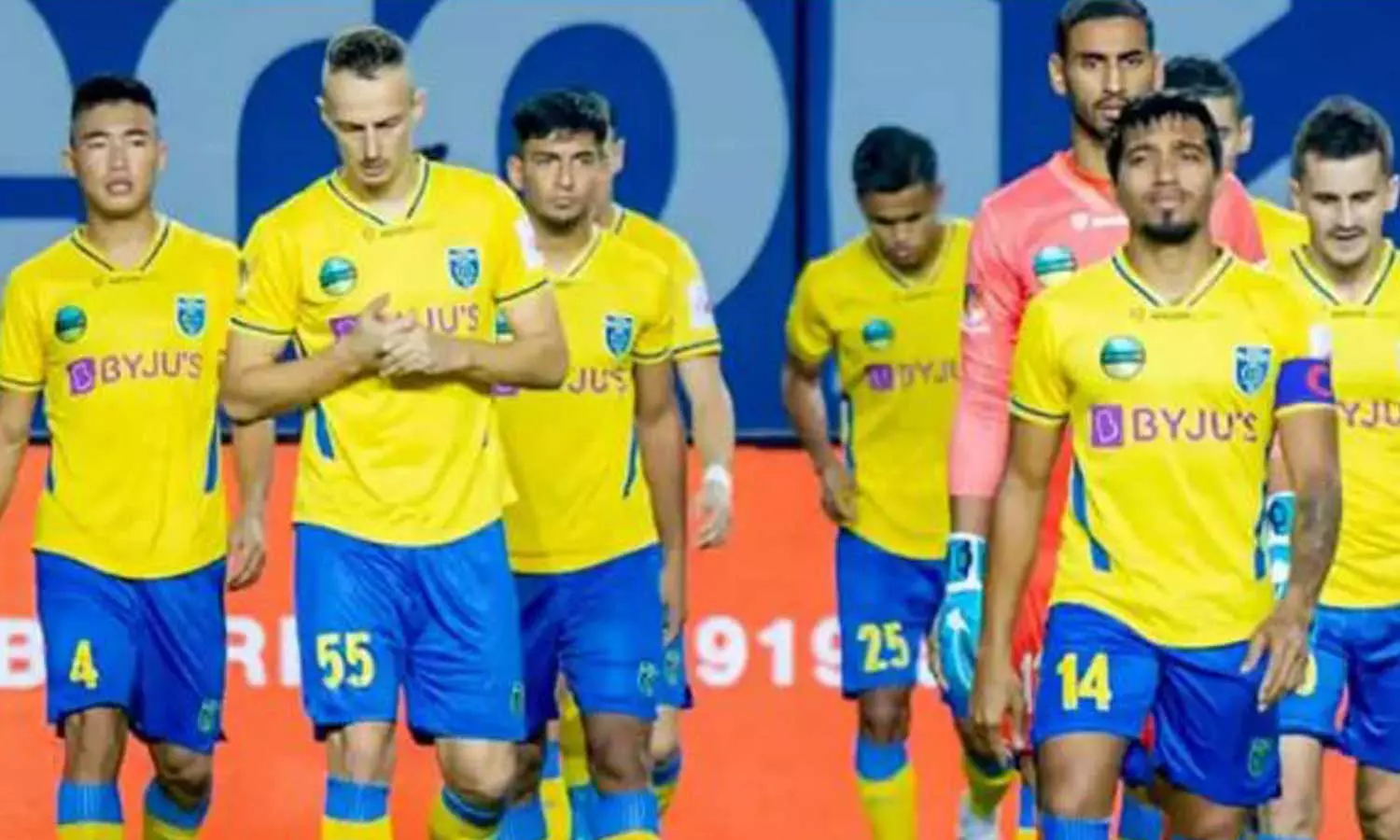 ഫിഫ വിലക്ക്: കേരളാ ബ്ലാസ്റ്റേഴ്സിന്റെ ആദ്യ സന്നാഹമത്സരം റദ്ദാക്കി; തിരിച്ചടി ഫിഫ വിലക്ക്: കേരളാ ബ്ലാസ്റ്റേഴ്സിന്റെ ആദ്യ സന്നാഹമത്സരം റദ്ദാക്കി; തിരിച്ചടി