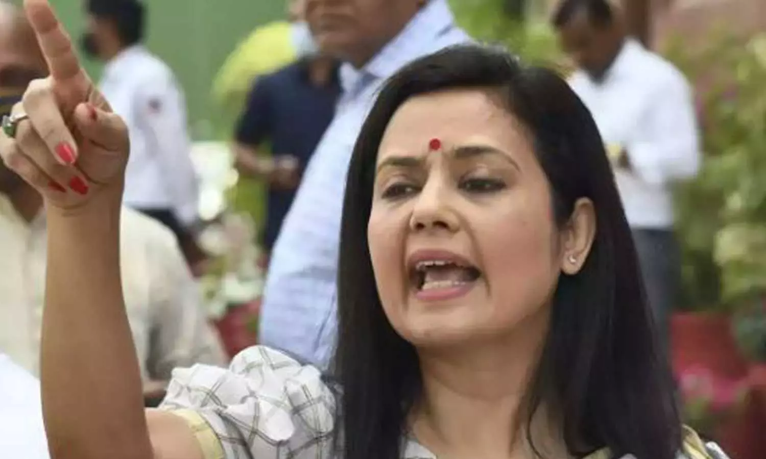 ബിൽക്കീസ് ബാനു സ്ത്രീയാണോ മുസ്‍ലിമാണോ എന്ന് രാജ്യം തീരുമാനിക്കേണ്ടിയിരിക്കുന്നു: മെഹുവ മൊയിത്ര