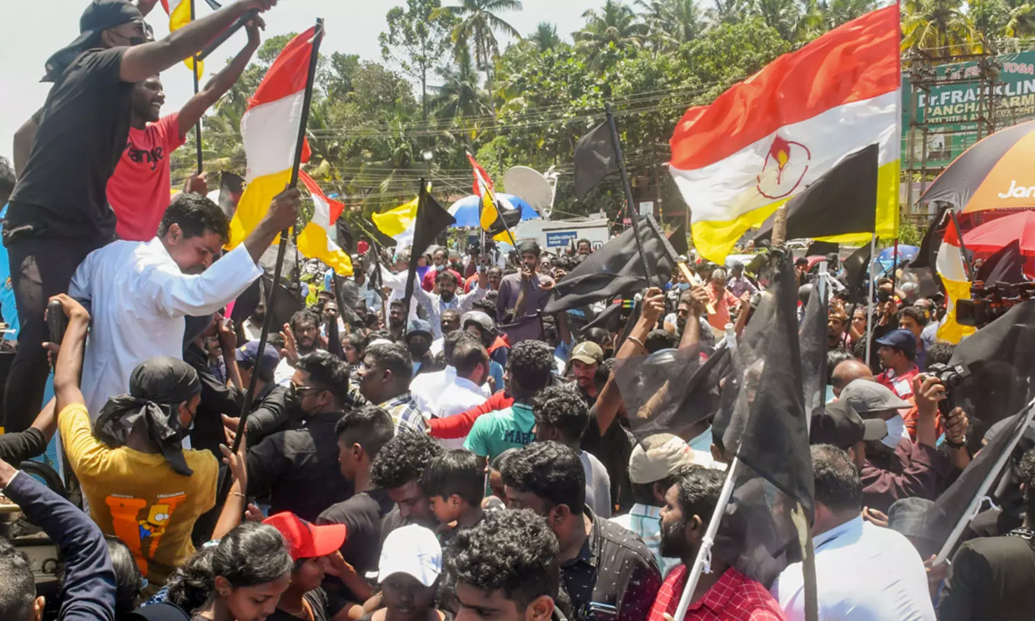 വിഴിഞ്ഞം തുറമുഖ നിർമാണം: സമരക്കാരെ ചർച്ചയ്ക്ക് വിളിച്ച് സർക്കാർ വിഴിഞ്ഞം തുറമുഖ നിർമാണം: സമരക്കാരെ ചർച്ചയ്ക്ക് വിളിച്ച് സർക്കാർ