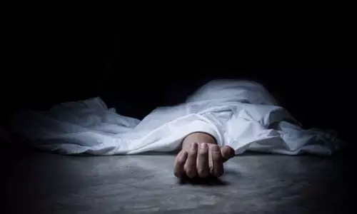 കോട്ടയത്ത് തോട്ടിൽ യുവാവിന്റെ മൃതദേഹം