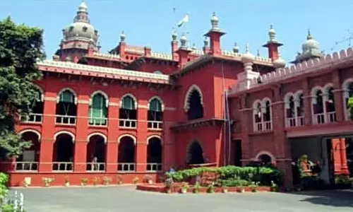 മുഴുവൻ സർക്കാർ ലോ കോളജുകളിലും അംബേദ്കറുടെ ഛായാചിത്രം സ്ഥാപിക്കണം: മദ്രാസ് ഹൈക്കോടതി മുഴുവൻ സർക്കാർ ലോ കോളജുകളിലും അംബേദ്കറുടെ ഛായാചിത്രം സ്ഥാപിക്കണം: മദ്രാസ് ഹൈക്കോടതി