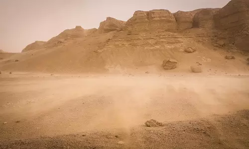 ഒമാനിൽ പൊടിക്കാറ്റ് ഭീഷണി തുടരുന്നു