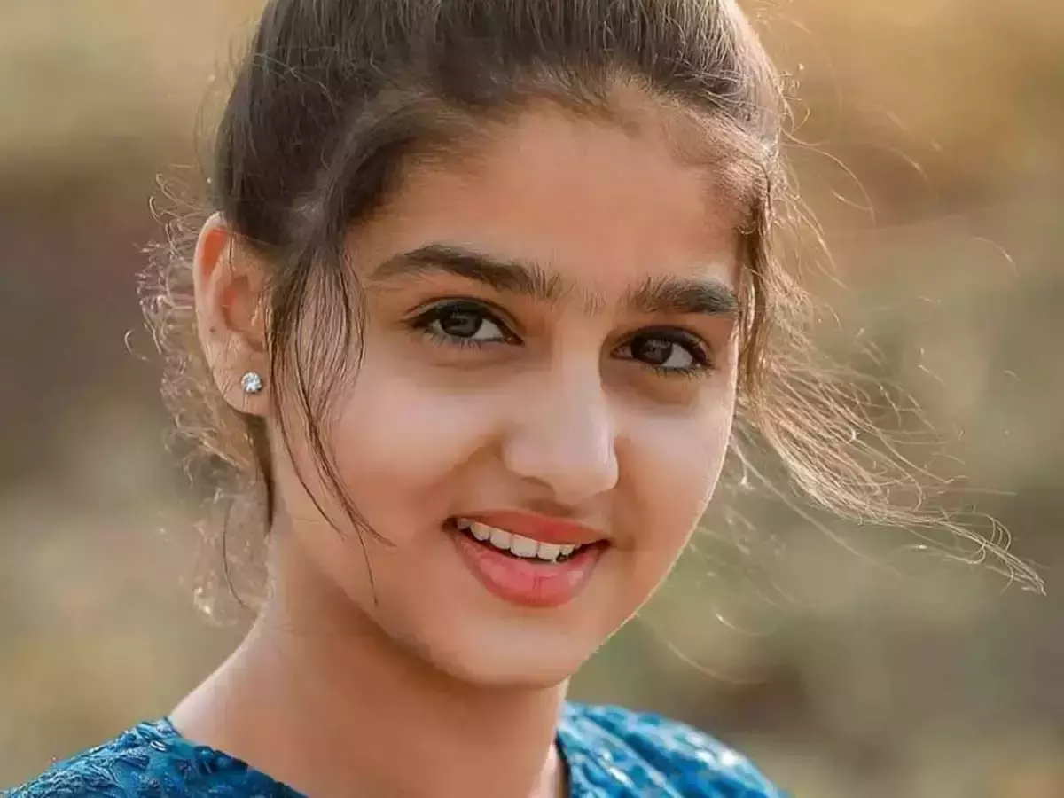 ആൺകുട്ടിയായി ജനിച്ചാൽ മതിയായിരുന്നുവെന്ന് തോന്നിയിട്ടുണ്ട്: അനശ്വര രാജൻ ആൺകുട്ടിയായി ജനിച്ചാൽ മതിയായിരുന്നുവെന്ന് തോന്നിയിട്ടുണ്ട്: അനശ്വര രാജൻ