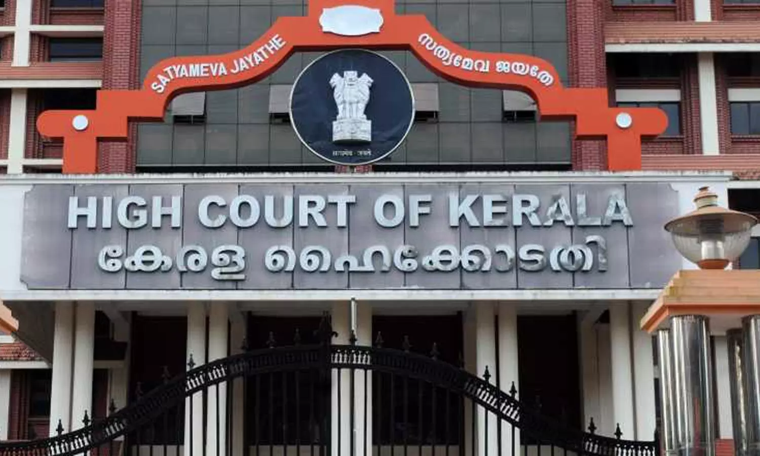 ദേശീയപാതയിലെ കുഴികളിൽ വീണുണ്ടാകുന്ന അപകടങ്ങൾ മനുഷ്യനിർമിത ദുരന്തങ്ങളെന്ന് ഹൈക്കോടതി