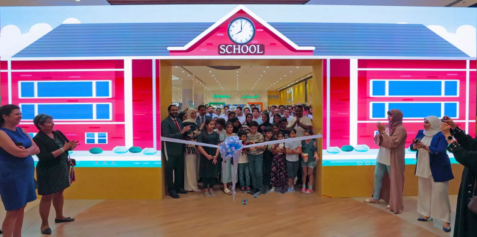 തിരികെ സ്കൂളിലേക്ക്​; കുട്ടികൾക്ക് ആവേശം പകർന്ന് ലുലു ഹൈപ്പർ മാർക്കറ്റ്