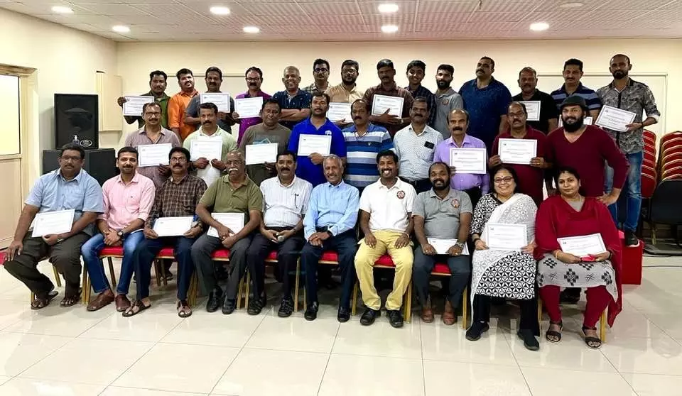 ഫ​യ​ർ ആ​ൻ​ഡ്​ സേ​ഫ്റ്റി പ​രി​ശീ​ല​നം സം​ഘ​ടി​പ്പി​ച്ചു