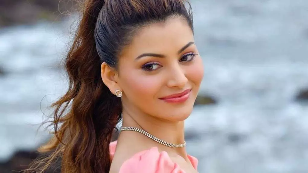 രണ്ടു ഭാര്യമാരും നാലു മക്കളുമുള്ള ഈജിപ്ഷ്യൻ ഗായകൻ വിവാഹാഭ്യർത്ഥന നടത്തി: നടി ഉർവശി റൗട്ടേല രണ്ടു ഭാര്യമാരും നാലു മക്കളുമുള്ള ഈജിപ്ഷ്യൻ ഗായകൻ വിവാഹാഭ്യർത്ഥന നടത്തി: നടി ഉർവശി റൗട്ടേല