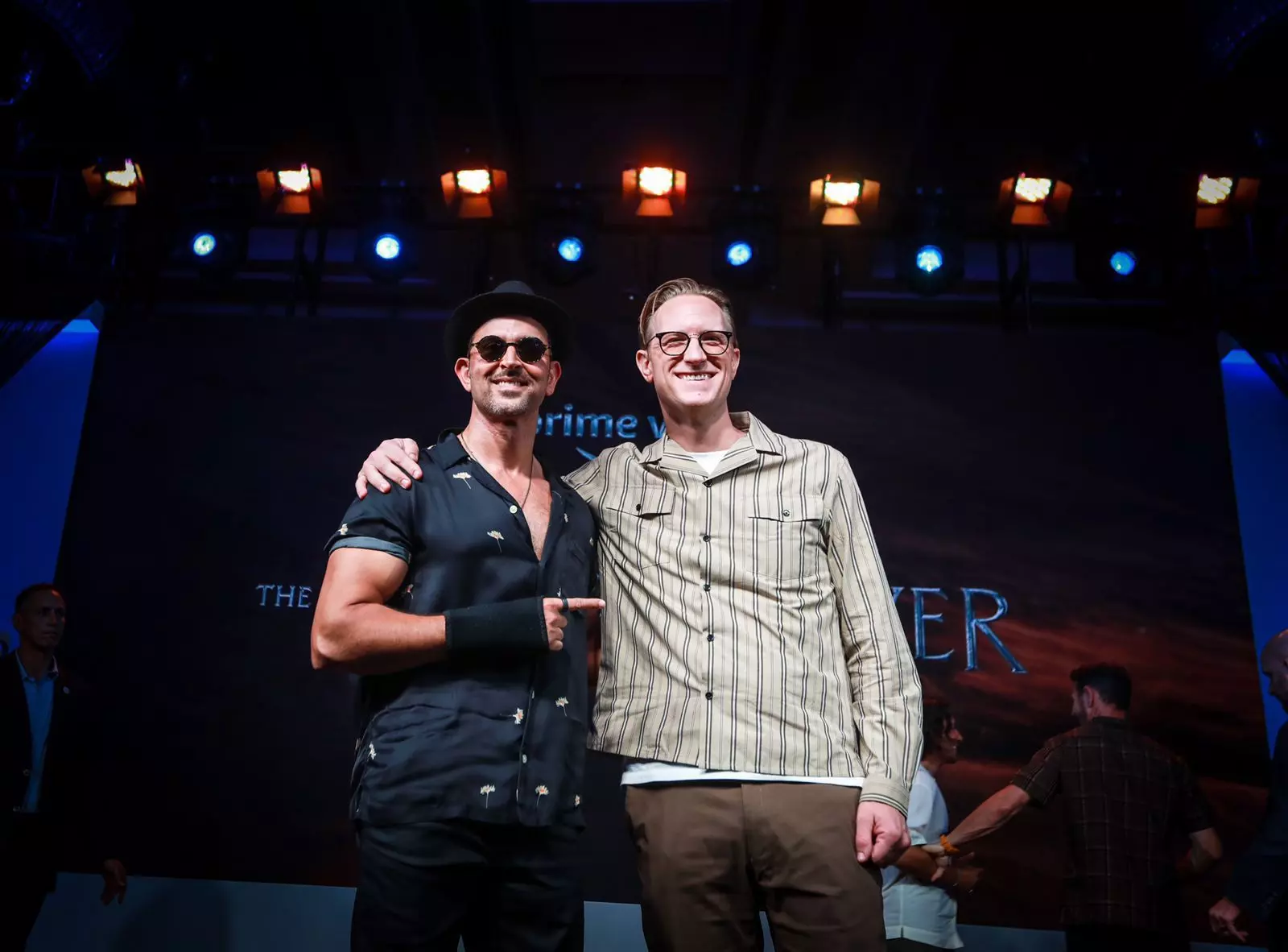 ദി റിങ്സ് ഓഫ് പവര് ടീം മുംബൈയില്; താരങ്ങളെ വരവേറ്റ് ഹൃത്വിക് റോഷനും തമന്ന ഭാട്ടിയയും ദി റിങ്സ് ഓഫ് പവര് ടീം മുംബൈയില്; താരങ്ങളെ വരവേറ്റ് ഹൃത്വിക് റോഷനും തമന്ന ഭാട്ടിയയും