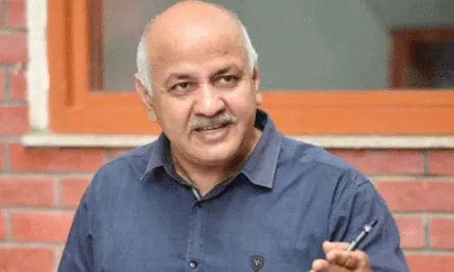 ഡൽഹി ഉപമുഖ്യമന്ത്രി മനീഷ് സിസോദിയയുടെ വീട്ടിൽ സിബിഐ റെയ്ഡ് ഡൽഹി ഉപമുഖ്യമന്ത്രി മനീഷ് സിസോദിയയുടെ വീട്ടിൽ സിബിഐ റെയ്ഡ്