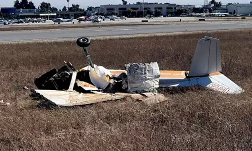 ലാന്‍ഡ് ചെയ്യുന്നതിനിടെ ചെറുവിമാനങ്ങള്‍ കൂട്ടിയിടിച്ചു