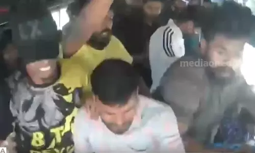 കോളജിലെ തർക്കം വളർന്നു; പാലക്കാട്ട് വിദ്യാർഥികളെ ബസ് തടഞ്ഞ് മർദിച്ചു