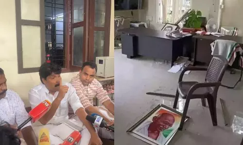 ഗാന്ധിചിത്രം തകർത്തതിന് കോൺഗ്രസ് പ്രവർത്തകരെ അറസ്റ്റ് ചെയ്തതിൽ കൽപ്പറ്റയിൽ എംഎൽഎമാരുടെ പ്രതിഷേധം