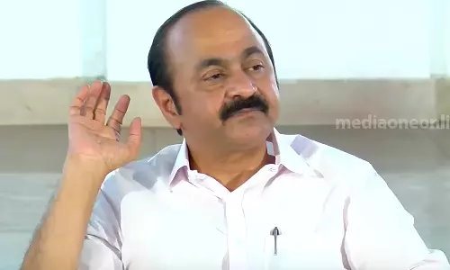 ആണും പെണ്ണും ഒരുമിച്ചിരുന്നാൽ ശ്രദ്ധ പോകുമെന്ന കാഴ്ചപ്പാടിനോട് യോജിപ്പില്ല- വി.ഡി സതീശൻ ആണും പെണ്ണും ഒരുമിച്ചിരുന്നാൽ ശ്രദ്ധ പോകുമെന്ന കാഴ്ചപ്പാടിനോട് യോജിപ്പില്ല- വി.ഡി സതീശൻ