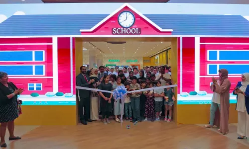 തിരികെ സ്കൂളിലേക്ക്​; കുട്ടികൾക്ക് ആവേശം പകർന്ന് ലുലു ഹൈപ്പർ മാർക്കറ്റ്