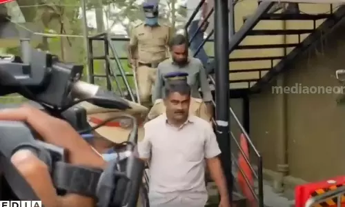 ഗാന്ധി ചിത്രം തകർത്ത കേസിൽ അറസ്റ്റിലായ കോൺഗ്രസ് പ്രവർത്തകരെ ജാമ്യത്തിൽ വിട്ടു