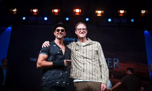 ദി റിങ്സ് ഓഫ് പവര് ടീം മുംബൈയില്; താരങ്ങളെ വരവേറ്റ് ഹൃത്വിക് റോഷനും തമന്ന ഭാട്ടിയയും ദി റിങ്സ് ഓഫ് പവര് ടീം മുംബൈയില്; താരങ്ങളെ വരവേറ്റ് ഹൃത്വിക് റോഷനും തമന്ന ഭാട്ടിയയും