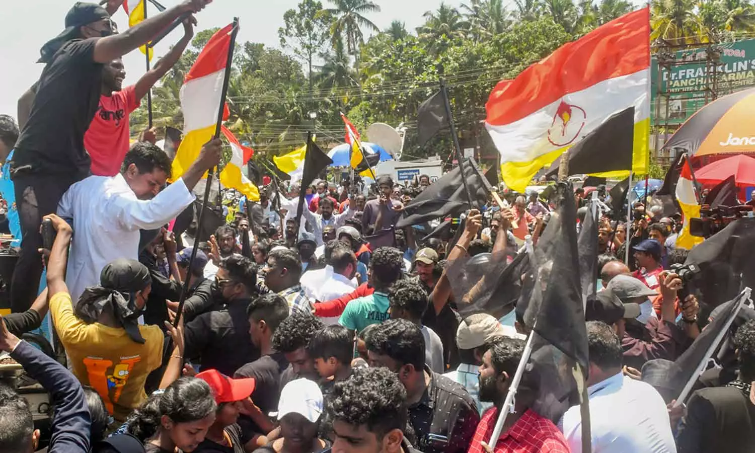 സംഘർഷ സാധ്യത: വിഴിഞ്ഞത്ത് മദ്യശാലകൾ അടച്ചിടും സംഘർഷ സാധ്യത: വിഴിഞ്ഞത്ത് മദ്യശാലകൾ അടച്ചിടും