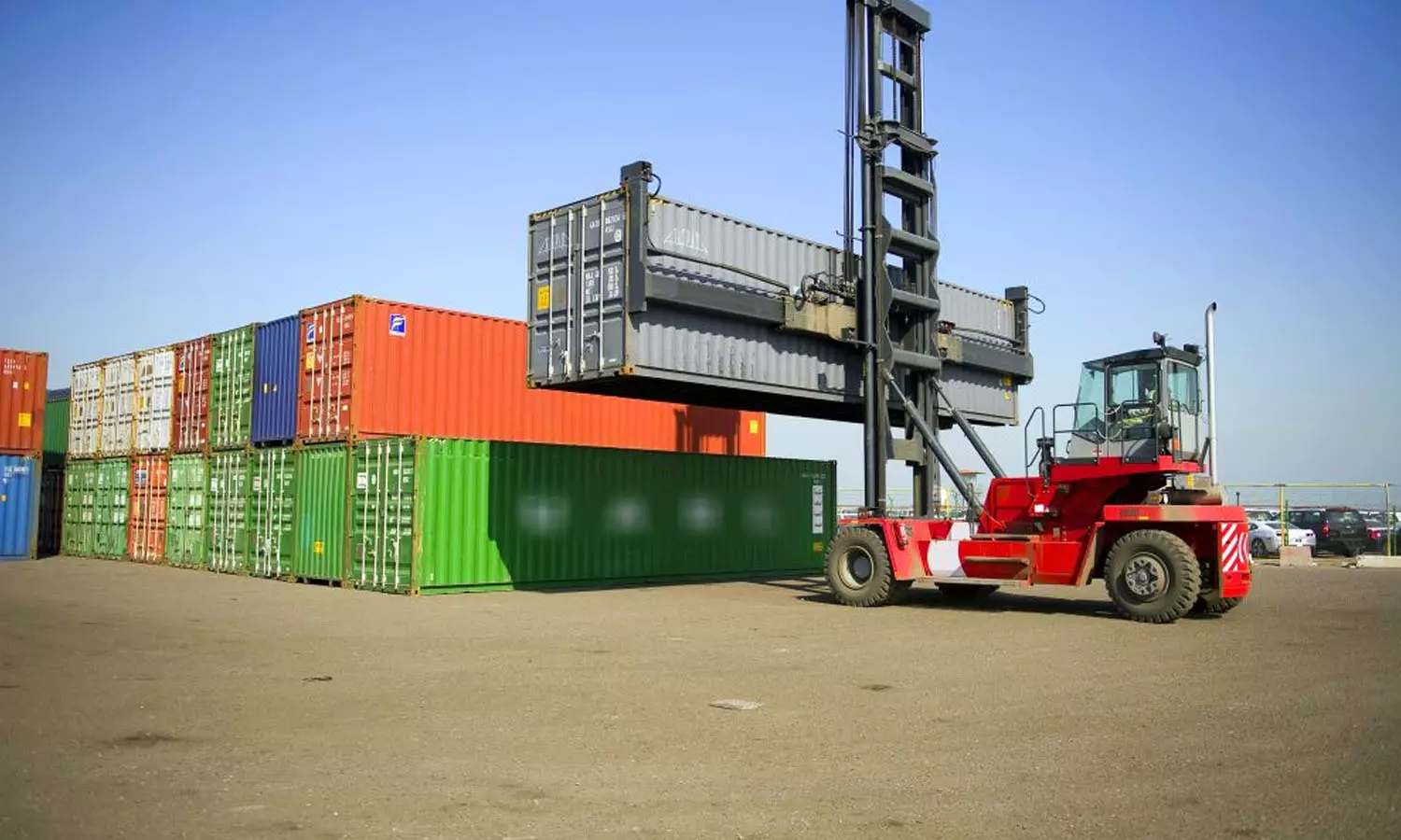 കുവൈത്തിന്റെ എണ്ണയിതര കയറ്റുമതിയിൽ വർധന; 60% വളർച്ചയെന്ന് റിപ്പോർട്ട് കുവൈത്തിന്റെ എണ്ണയിതര കയറ്റുമതിയിൽ വർധന; 60% വളർച്ചയെന്ന് റിപ്പോർട്ട്