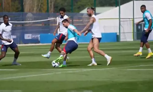 ഇതൊക്കെ എങ്ങനെ സാധിക്കുന്നു ? വൈറലായി മെസിയുടെ മാന്ത്രിക പാസ്