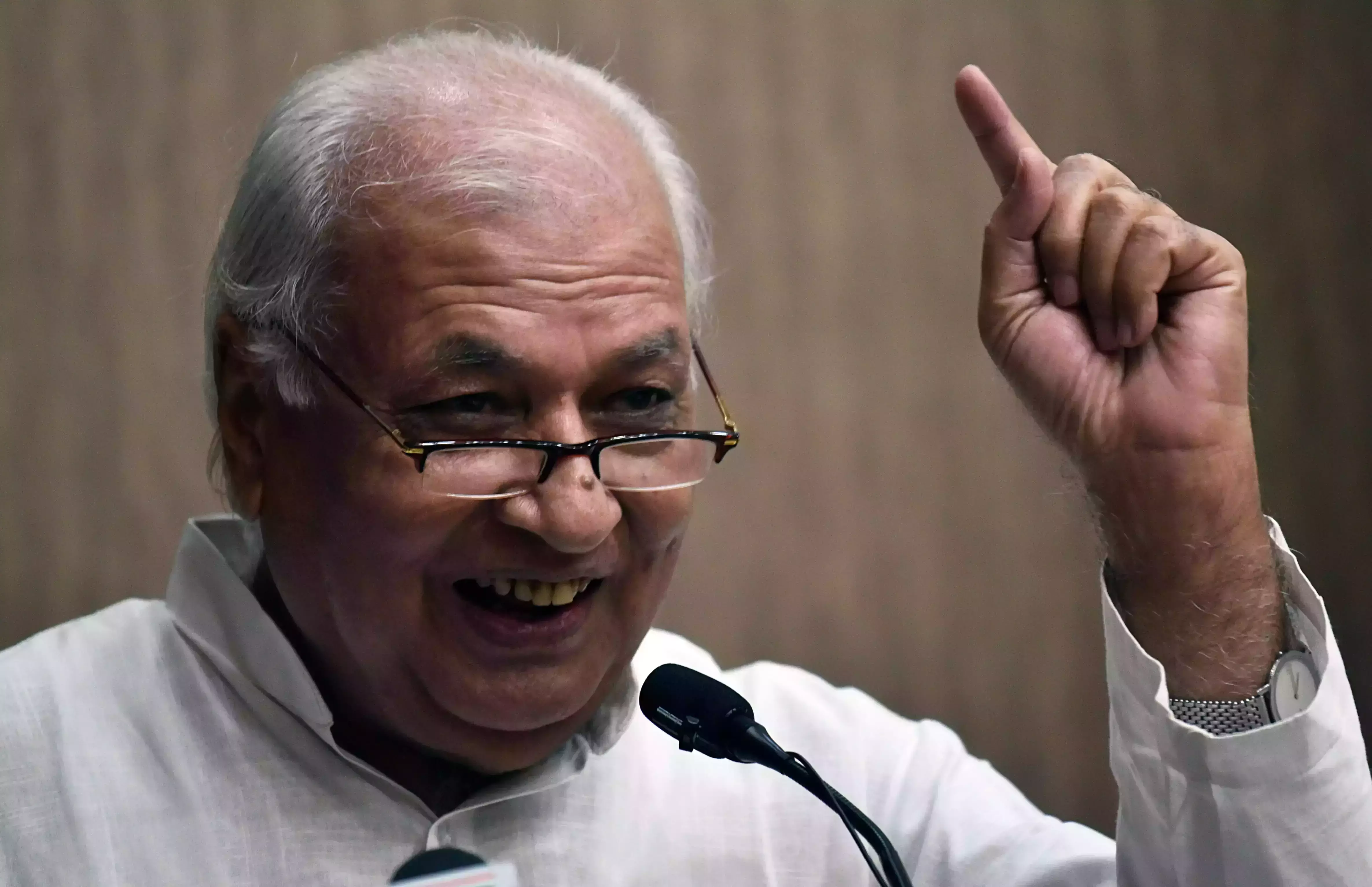 വി.സിയുടെ പ്രവർത്തനം പാർട്ടി കേഡറെപ്പോലെ; തുറന്നടിച്ച് ഗവര്‍ണര്‍