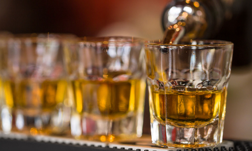 ഒരു പെഗ് എടുക്കൂ പ്ലീസ്,യുവാക്കളോട് ജപ്പാന്‍: കാരണമിതാണ്...