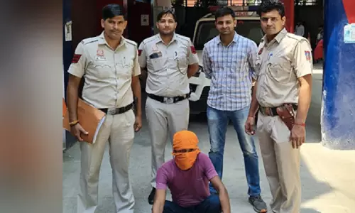 വീട്ടുടമസ്ഥനെ തലക്കടിച്ച് കൊലപ്പെടുത്തി; മൃതദേഹത്തിനൊപ്പം സെൽഫിയെടുത്ത് യുവാവ്