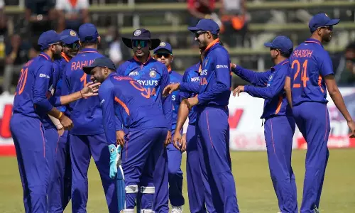 വിക്കറ്റിനു പിന്നിൽ സഞ്ജു ആക്രൊബാറ്റിക്‌സ്; സിംബാബ്‌വേയുടെ നടുവൊടിച്ച് താക്കൂർ