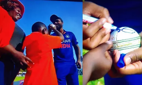 ആ പന്ത് കാൻസർരോഗിയായ കുഞ്ഞിന്; ഒപ്പിട്ടുനൽകിയത് സഞ്ജു