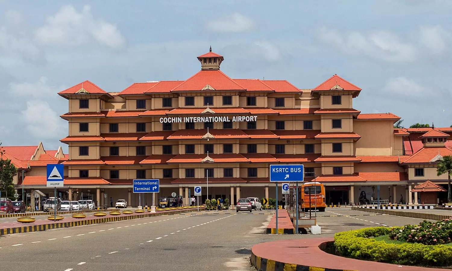 നെടുമ്പാശ്ശേരി വിമാനത്താവളത്തിൽ നിന്ന് 60 കോടിയുടെ ലഹരിമരുന്ന് പിടികൂടി നെടുമ്പാശ്ശേരി വിമാനത്താവളത്തിൽ നിന്ന് 60 കോടിയുടെ ലഹരിമരുന്ന് പിടികൂടി