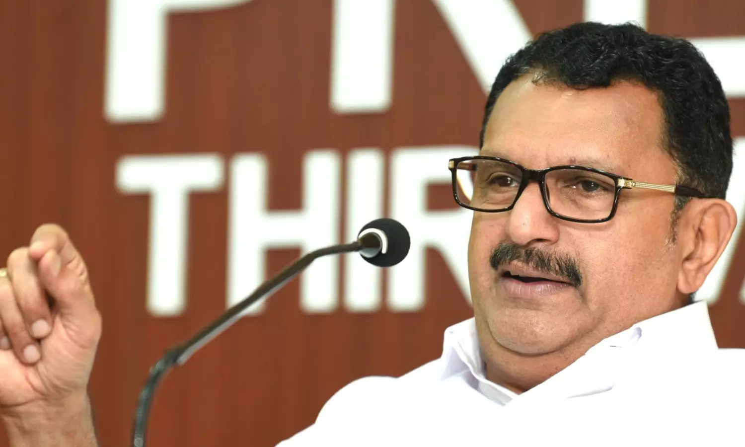 കുട്ടികളെ ഇടകലർത്തി ഇരുത്തിയാൽ ലിംഗസമത്വമാകില്ല; ജൻഡർ ന്യൂട്രാലിറ്റി വിഷയത്തിൽ ലീഗിനെ പിന്തുണച്ച് കെ. മുരളീധരൻ