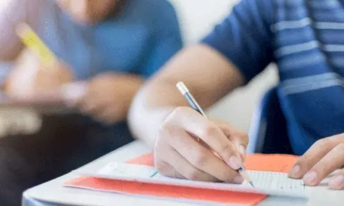 ഹൈടെക് കോപ്പിയടി നടക്കൂലാ...;  നാല് മണിക്കൂര്‍ ഇന്‍റര്‍നെറ്റ് വിച്ഛേദിച്ച് അസം സര്‍ക്കാര്‍