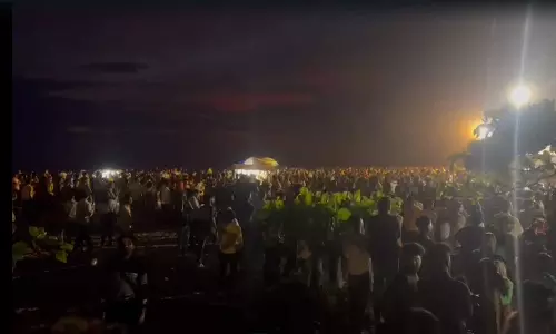 കോഴിക്കോട് ബീച്ചിൽ സംഗീത പരിപാടിക്കിടെ അപകടം; തിക്കിലും തിരക്കിലുംപെട്ട് 30 ഓളം പേർക്ക് പരിക്ക്