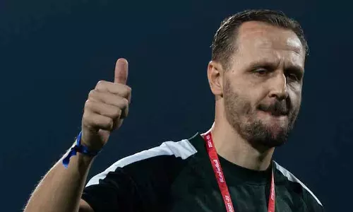 ഫിഫ വിലക്ക് ഉടൻ പരിഹരിച്ചില്ലെങ്കിൽ ഇന്ത്യൻ ഫുട്ബാളിനെ അത് ഗുരുതരമായി ബാധിക്കുമെന്ന് കേരള ബ്ലാസ്റ്റേഴ്സ് ചീഫ് കോച്ച് ഫിഫ വിലക്ക് ഉടൻ പരിഹരിച്ചില്ലെങ്കിൽ ഇന്ത്യൻ ഫുട്ബാളിനെ അത് ഗുരുതരമായി ബാധിക്കുമെന്ന് കേരള ബ്ലാസ്റ്റേഴ്സ് ചീഫ് കോച്ച്