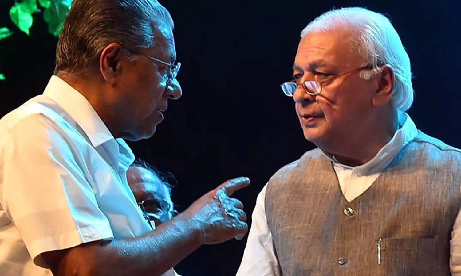 ഗവർണറോട് നേരിട്ട് ഏറ്റുമുട്ടാൻ സർക്കാർ; ചാൻസിലറുടെ അധികാരം വെട്ടിക്കുറക്കുന്ന ബിൽ ബുധനാഴ്ച നിയമസഭയിൽ ഗവർണറോട് നേരിട്ട് ഏറ്റുമുട്ടാൻ സർക്കാർ; ചാൻസിലറുടെ അധികാരം വെട്ടിക്കുറക്കുന്ന ബിൽ ബുധനാഴ്ച നിയമസഭയിൽ