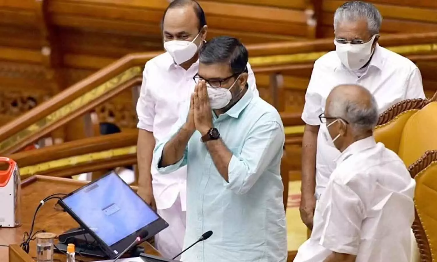 സഭാ സമ്മേളനം തുടങ്ങി: ഭരണഘടന വെല്ലുവിളി നേരിടുന്നുവെന്ന് സ്പീക്കർ