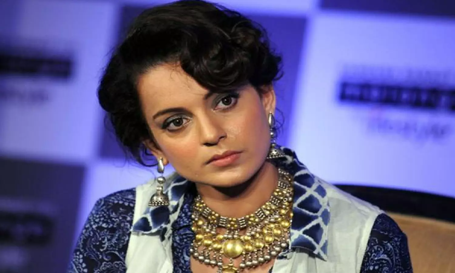 അന്തസ് വേണം; കേസ് കൊടുക്കുമെന്ന് കങ്കണ, അവാർഡ് നോമിനേഷൻ പിൻവലിച്ച് ഫിലിം ഫെയർ അന്തസ് വേണം; കേസ് കൊടുക്കുമെന്ന് കങ്കണ, അവാർഡ് നോമിനേഷൻ പിൻവലിച്ച് ഫിലിം ഫെയർ