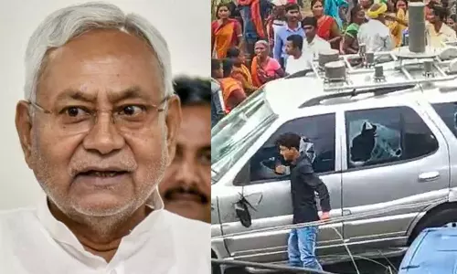 ബിഹാറിൽ നിതീഷ് കുമാറിന്റെ വാഹനവ്യൂഹത്തിനുനേരെ കല്ലേറ്; 13 പേർ അറസ്റ്റിൽ ബിഹാറിൽ നിതീഷ് കുമാറിന്റെ വാഹനവ്യൂഹത്തിനുനേരെ കല്ലേറ്; 13 പേർ അറസ്റ്റിൽ