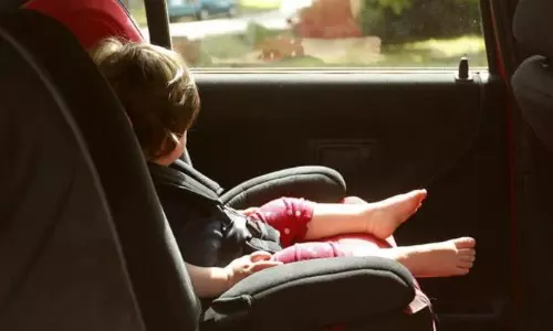 കുട്ടികളെ വാഹനങ്ങളിൽ തനിച്ചിരുത്തൽ; ഈ വർഷം മാത്രം 36 പേരെ രക്ഷപ്പെടുത്തിയതായി ദുബൈ പൊലീസ് കുട്ടികളെ വാഹനങ്ങളിൽ തനിച്ചിരുത്തൽ; ഈ വർഷം മാത്രം 36 പേരെ രക്ഷപ്പെടുത്തിയതായി ദുബൈ പൊലീസ്