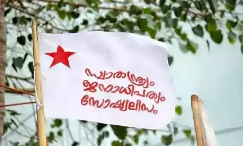 കാര്യവട്ടം ഗവ.കോളേജിൽ പ്രിൻസിപ്പലിനെ എസ്.എഫ്.ഐ മുറിയിലിട്ട് പൂട്ടി കാര്യവട്ടം ഗവ.കോളേജിൽ പ്രിൻസിപ്പലിനെ എസ്.എഫ്.ഐ മുറിയിലിട്ട് പൂട്ടി