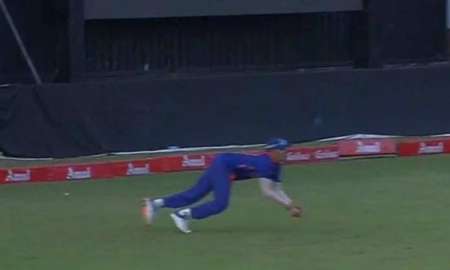 ശുഭ്മാൻ ഗില്ലിന്റെ ഈ ക്യാച്ച് ഇല്ലായിരുന്നുവെങ്കിൽ... ശുഭ്മാൻ ഗില്ലിന്റെ ഈ ക്യാച്ച് ഇല്ലായിരുന്നുവെങ്കിൽ...