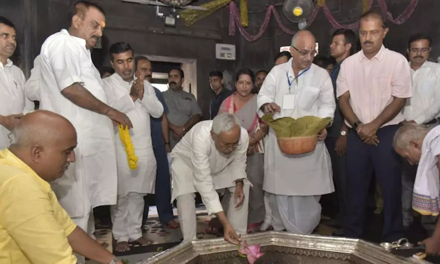 അഹിന്ദു മന്ത്രിയുടെ ക്ഷേത്രപ്രവേശനം; നിതീഷ് കുമാർ മാപ്പ് പറയണമെന്ന് ബിജെപി അഹിന്ദു മന്ത്രിയുടെ ക്ഷേത്രപ്രവേശനം; നിതീഷ് കുമാർ മാപ്പ് പറയണമെന്ന് ബിജെപി