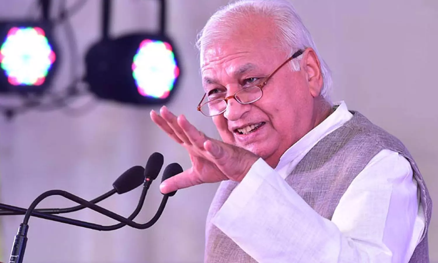 അവർക്ക് ഇഷ്ടമുള്ളത് ചെയ്തോട്ടെ, പക്ഷേ ബില്ലിൽ ഞാൻ ഒപ്പിടില്ല; സർക്കാരിനെതിരെ ആരോപണം തുടർന്ന് ഗവർണർ അവർക്ക് ഇഷ്ടമുള്ളത് ചെയ്തോട്ടെ, പക്ഷേ ബില്ലിൽ ഞാൻ ഒപ്പിടില്ല; സർക്കാരിനെതിരെ ആരോപണം തുടർന്ന് ഗവർണർ