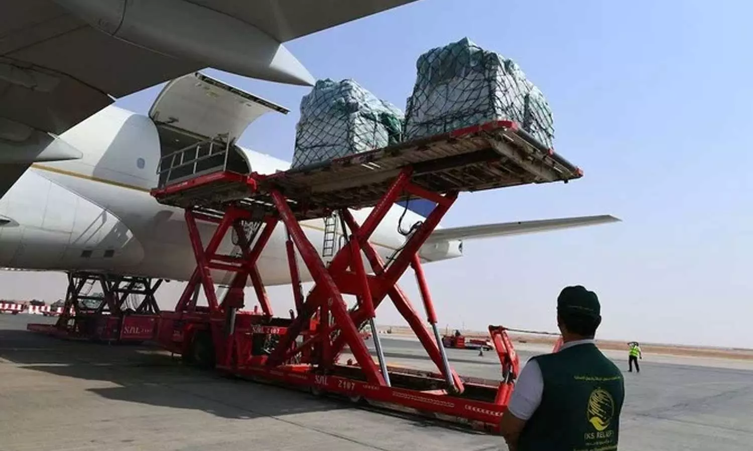 സുഡാനിൽ വെള്ളപ്പൊക്കത്തിലും പേമാരിയിലും ദുരിതമനുഭവിക്കുന്നവർക്ക് സൗദിയുടെ സഹായം സുഡാനിൽ വെള്ളപ്പൊക്കത്തിലും പേമാരിയിലും ദുരിതമനുഭവിക്കുന്നവർക്ക് സൗദിയുടെ സഹായം