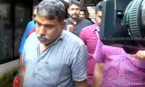 കൈക്കൂലി വാങ്ങുന്നതിനിടെ കോഴിക്കോട് സബ് രജിസ്ട്രാര്‍ ഓഫീസ് ജീവനക്കാരന്‍ പിടിയില്‍