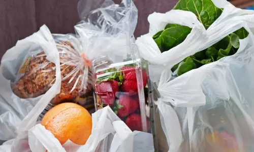 ഷാർജയിൽ ഒക്ടോബർ ഒന്നു മുതൽ ഒറ്റത്തവണ   ഉപയോഗിക്കുന്ന പ്ലാസ്റ്റിക്കുകൾക്ക് 25 ഫിൽസ് ഈടാക്കും