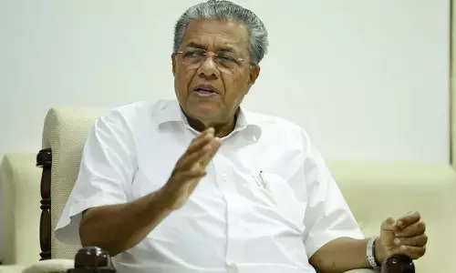 യുഎഇ കോൺസുലർ ജനറലുമായി ക്ലിഫ് ഹൗസിൽ നടന്ന ചർച്ച ഔദ്യോഗികമെന്ന് മുഖ്യമന്ത്രി യുഎഇ കോൺസുലർ ജനറലുമായി ക്ലിഫ് ഹൗസിൽ നടന്ന ചർച്ച ഔദ്യോഗികമെന്ന് മുഖ്യമന്ത്രി