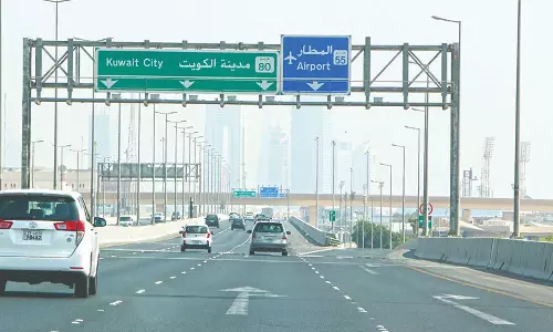 കുവൈത്തിൽ വാഹന പരിശോധന തുടരുന്നു; 600 നിയമലംഘനങ്ങൾ കണ്ടെത്തി