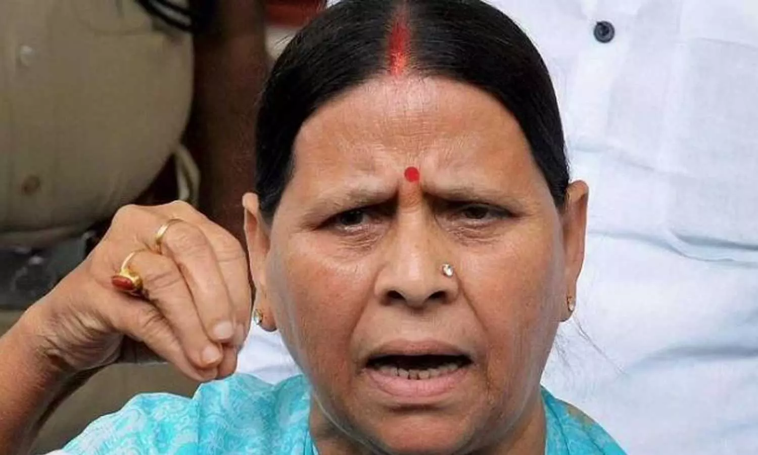 ഇതുകൊണ്ടൊന്നും ഞങ്ങൾ ഭയപ്പെടില്ല; ബി.ജെ.പിക്കെതിരെ ആഞ്ഞടിച്ച് റാബ്റി ദേവി ഇതുകൊണ്ടൊന്നും ഞങ്ങൾ ഭയപ്പെടില്ല; ബി.ജെ.പിക്കെതിരെ ആഞ്ഞടിച്ച് റാബ്റി ദേവി